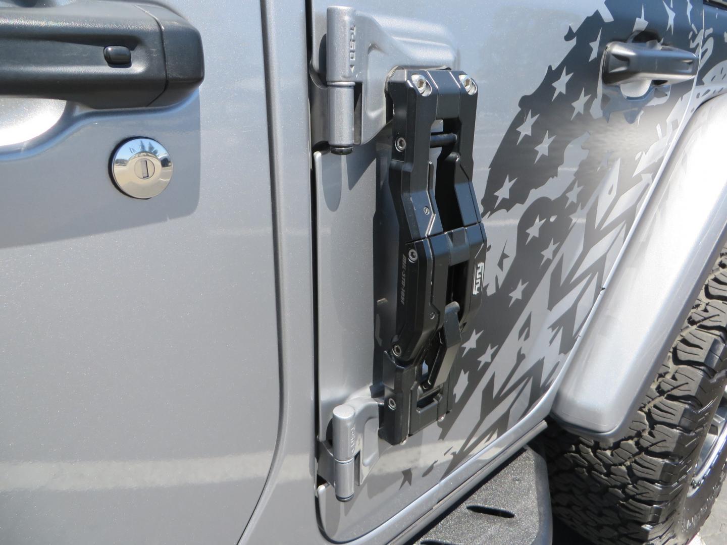 2021 SILVER /BLACK Jeep Wrangler Unlimited Rubicon 4XE 4d SUV 4wd (1C4JJXR63MW) with an 2.0L L4 DOHC 16V TURBO engine, automatic transmission, located at 2630 Grass Valley Highway, Auburn, CA, 95603, (530) 508-5100, 38.937893, -121.095482 - Impressive 4xe Rubicon with a ton of extras that include Fox 3.0 internal bypass front and rear shocks, 315 BFG KO2 tires, Warn winch, Factor 55 Ultra hook, Front bumper stinger, Rigid Pods on front bumper, Rigid A series lights in the roof rack, DV8 lockable hood pins, Westin Running boards, Fury d - Photo#17